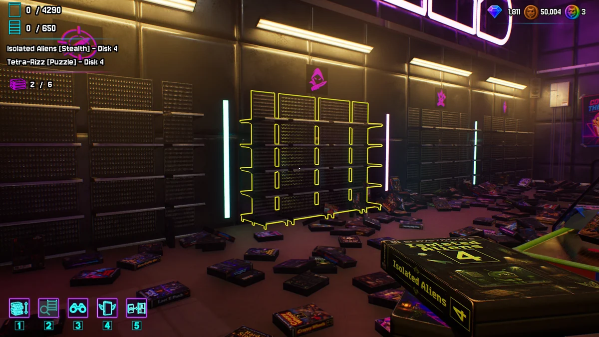 ชั้นวางกลางร้านถูกตีกรอบสีเหลือง ขณะที่กล่องเกมกระจายบนพื้น