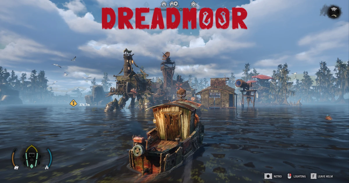 เรือประมงใน DREADMOOR กำลังแล่นเข้าหาชุมชนริมน้ำ โดยมีโลโก้เกมสีแดงอยู่ด้านบน